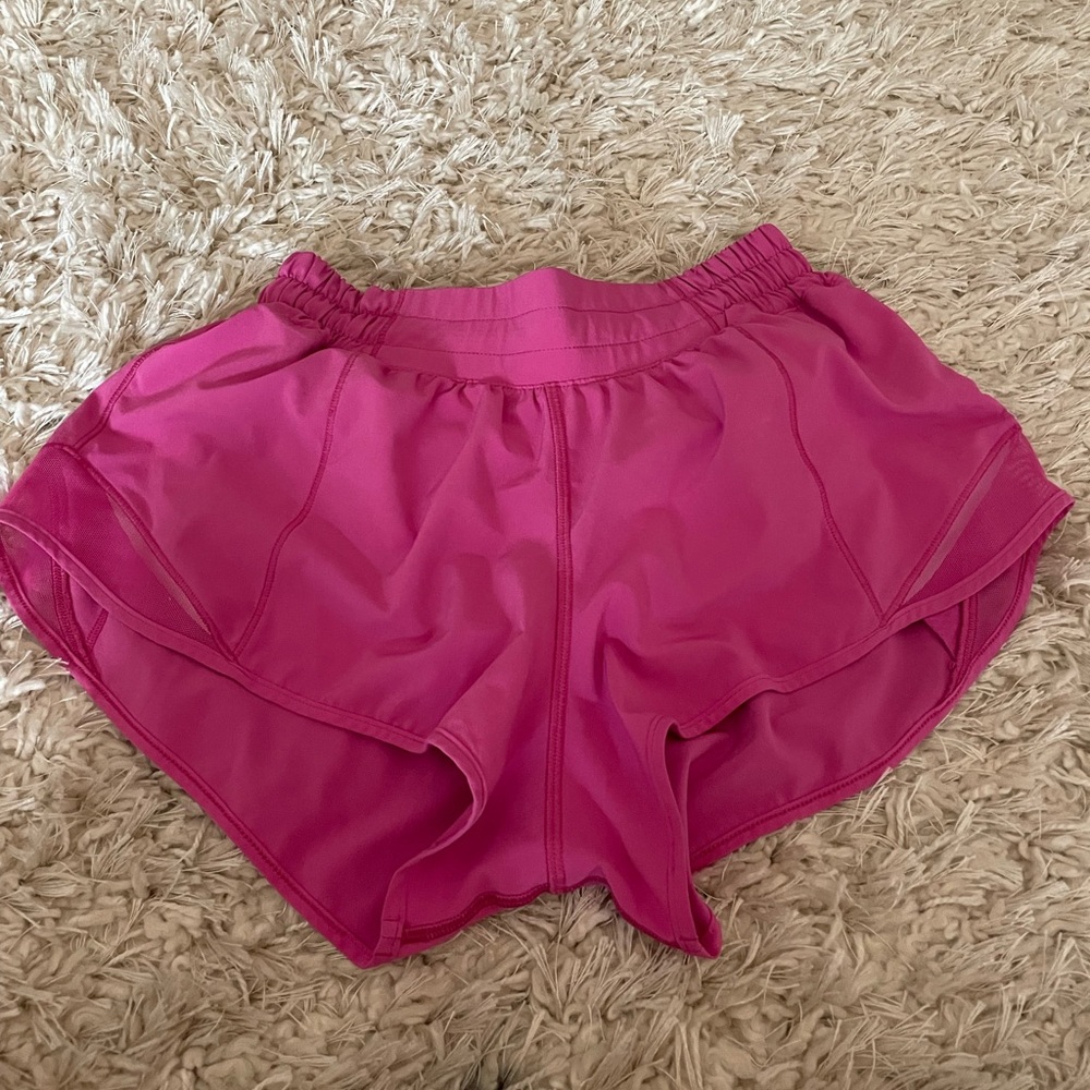 size 4 sonic pink lululemon hottie hots! Good condition! 2.5 inch inseam